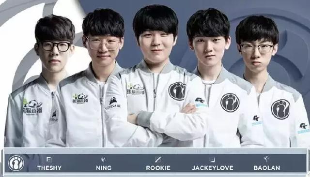 球衣奔跑在 球衣奔跑在